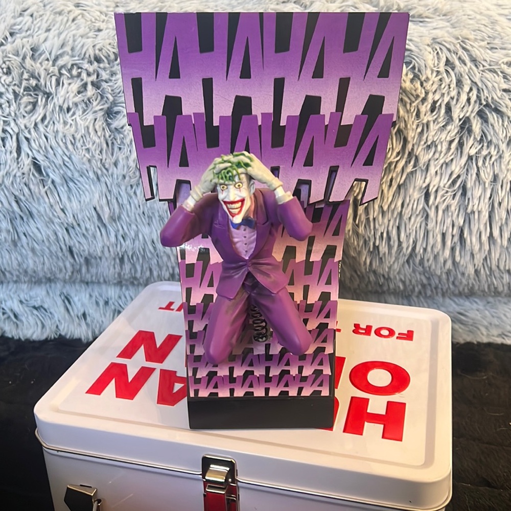 Joker the killing joker statue
